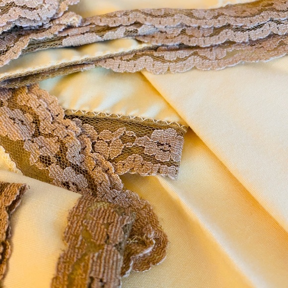 8 Vintage Yellow & Bronze Lace Trim Linen Napkins - Picture 9 of 14